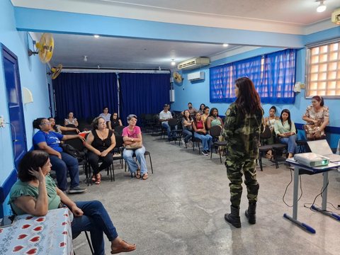 Registro fotográfico: Reunião Pedagógica — E.M. Monteiro Lobato
